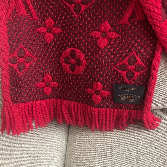 LV Logo Mania Scarf - Picture 4 of 6